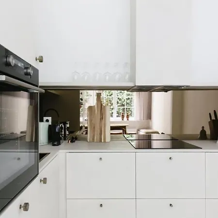 High-end 3bdr @ Center
